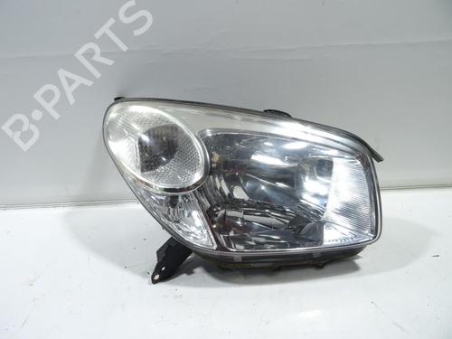 Phare droit TOYOTA RAV 4 II (_A2_) 2.0 D 4WD (CLA20_, CLA21_, CLA20R, CLA21R) (116 hp) 32110440