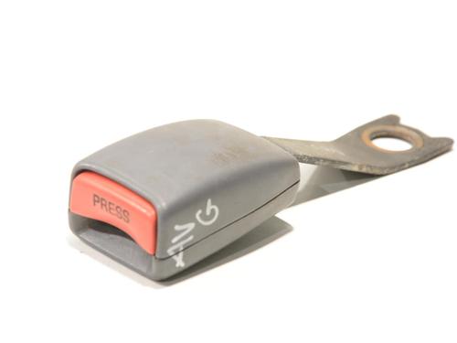 Used Seat buckle TOYOTA LAND CRUISER 90 (_J9_) 3.0 TD (KZJ90_, KZJ95_, KZJ90R, KZJ95R, KZJ90W, KZJ95W) (125 hp) 31658511