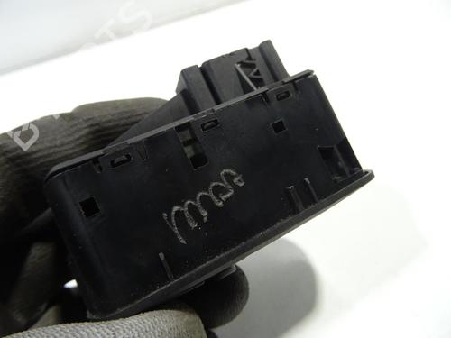 left-front-window-switch-opel-corsa-e-x15-2014-24658729 main image