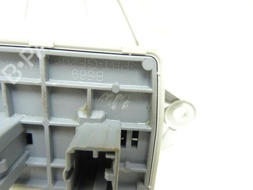 switch-fiat-500x-334_-2014-30002629 main image