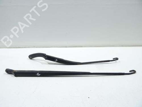 Used Front windshield wiper arm RENAULT LAGUNA II Grandtour (KG0/1_) 1.9 dCi (125 hp) 29942279