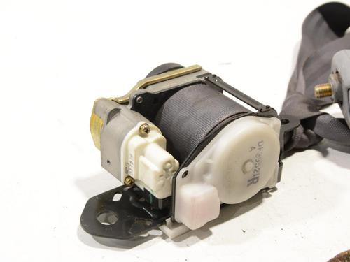 Used Front right seatbelt Front right seatbelt TOYOTA LAND CRUISER 90 (_J9_) 3.0 TD (KZJ90_, KZJ95_, KZJ90R, KZJ95R, KZJ90W, KZJ95W) (125 hp) 31658508 31658508