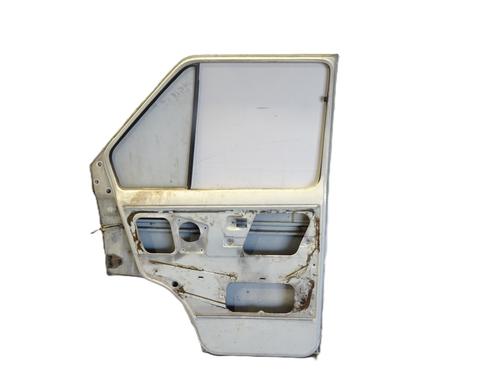 Used Right front door Right front door RENAULT TRAFIC Van (T_, P_, V_) 1.6 (65 hp) 33180961 33180961