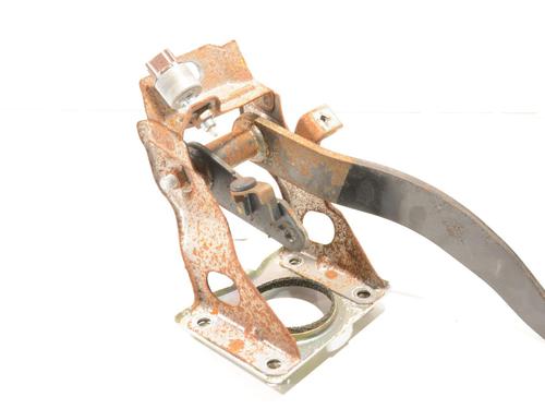 Used Break pedal Break pedal TOYOTA LAND CRUISER 90 (_J9_) 3.0 TD (KZJ90_, KZJ95_, KZJ90R, KZJ95R, KZJ90W, KZJ95W) (125 hp) 31658530 31658530