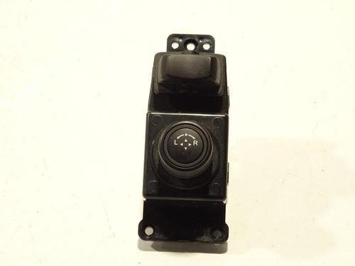 mirror-switch-ssangyong-tivoli-2015-29208435 main image
