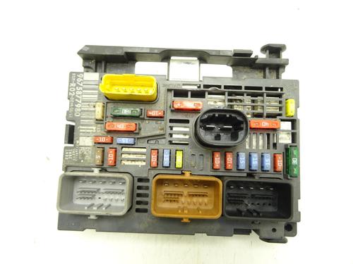 Sikringsdose PEUGEOT 3008 I MPV (0U_) 1.6 HDi (114 hp) 29998219