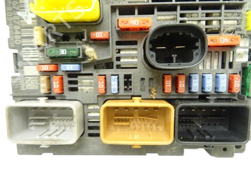 Used Fuse box Fuse box 37067502 37067502