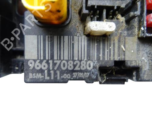 Used Fuse box Fuse box 39113299 39113299