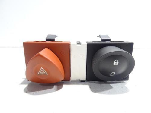 Used Warning switch RENAULT MEGANE II (BM0/1_, CM0/1_) 2.0 dCi (BM1K, CM1K) (150 hp) 31590883
