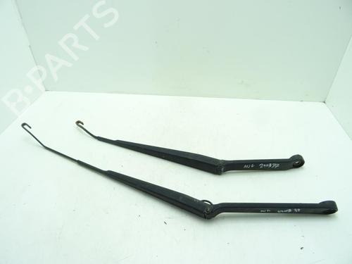 Used Front windshield wiper arm NISSAN X-TRAIL I (T30) 2.2 Di 4x4 (114 hp) 29634581