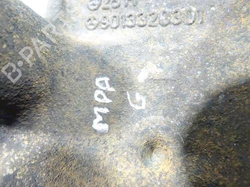 Used Left front steering knuckle Left front steering knuckle MERCEDES-BENZ SPRINTER 2-t Van (B901, B902) 210 D (901.461, 901.462, 902.461, 902.462) (102 hp) 24408104 24408104