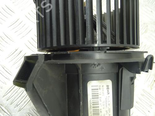 Used Heater blower motor DS DS 3 (SA_) 1.2 THP 110 / PureTech 110 (SAHNPS, SAHNZ6, SAHNZT) (110 hp) 28195873