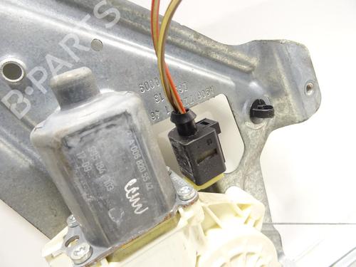 Used Front right window mechanism Front right window mechanism MERCEDES-BENZ SPRINTER 3,5-t Van (B906) 314 CDI (906.631, 906.633, 906.635, 906.637) (143 hp) 29188428 29188428