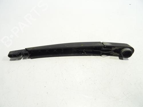 Used Rear windshield wiper arm Rear windshield wiper arm RENAULT TWINGO II (CN0_) 1.2 16V (CN04, CN0B) (75 hp) 21217832 21217832