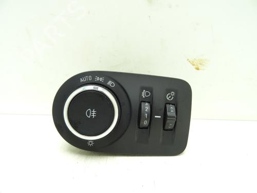 Used Headlight switch OPEL CORSA F (P2JO) 1.2 (68) (101 hp) 28140338