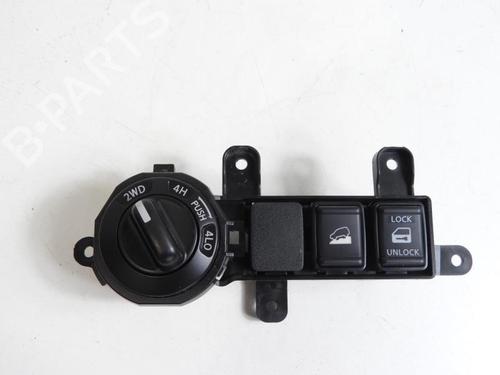 Used Electronic module NISSAN NAVARA NP300 Pickup (D23, D23T) 2.3 dCi 4x4 (D231) (163 hp) 22556107