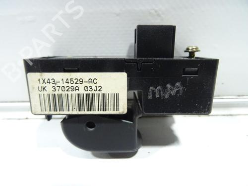 Used Right rear window switch Right rear window switch JAGUAR X-TYPE I (X400) 2.5 V6 All-wheel Drive (196 hp) 32145197 32145197