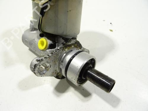 Used Brake master cylinder Brake master cylinder SUZUKI GRAND VITARA I (FT, HT) 2.0 HDI 110 16V 4x4 (SQ420D, TD83V, JA420WD) (109 hp) 26011714 26011714