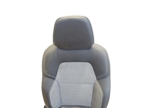 right-front-seat-renault-clio-v-b7_-2019-37725163 main image