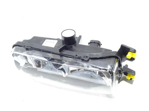 Used Right front fog light Right front fog light LAND ROVER RANGE ROVER SPORT II (L494) 4.4 SDV8 4x4 (340 hp) 29511802 29511802