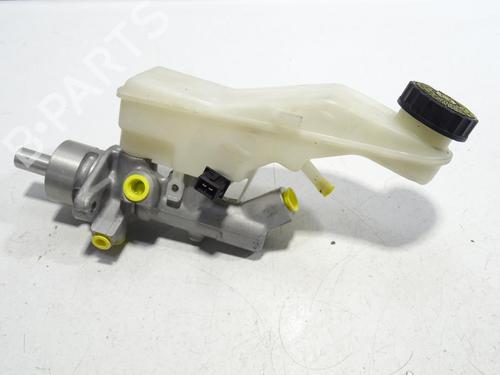 Used Brake master cylinder TOYOTA COROLLA Verso (ZER_, ZZE12_, R1_) 2.2 D-4D (AUR10_, AUR10R) (136 hp) 32447351