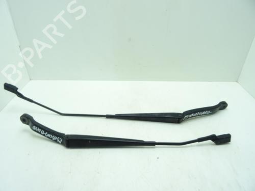 Used Front windshield wiper arm FIAT 500X (334_) 1.6 D Multijet (334AXA1B, 334AXA11) (120 hp) 30002631