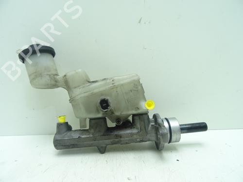 Used Brake master cylinder TOYOTA RAV 4 II (_A2_) 2.0 D 4WD (CLA20_, CLA21_, CLA20R, CLA21R) (116 hp) 30168856