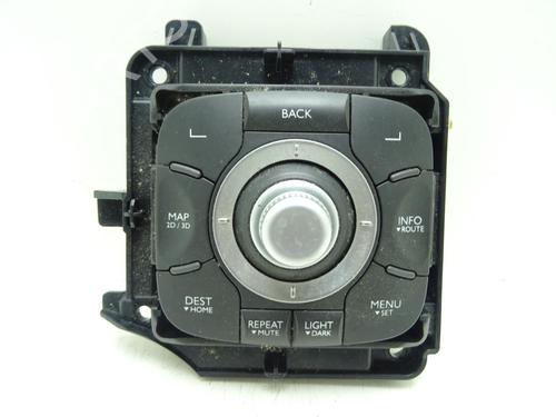 switch-renault-megane-iii-hatchback-bz01_-b3_-2008-34285368 main image