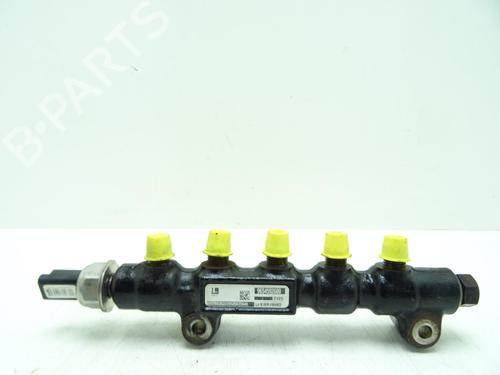 Fordelerrør PEUGEOT 206 Hatchback (2A/C) 1.4 HDi eco 70 (68 hp) 31834720