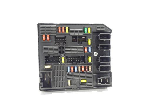 Used Fuse box RENAULT GRAND SCÉNIC III (JZ0/1_) 1.9 dCi (JZ0J, JZ0N, JZ1K, JZ1S) (131 hp) 20062225