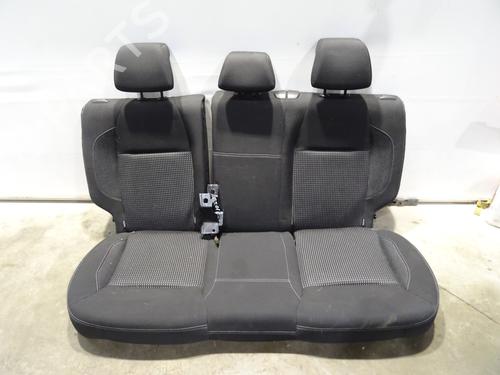 Sæde Bagtil PEUGEOT 208 I (CA_, CC_) 1.2 VTI 82 (82 hp) 28075805