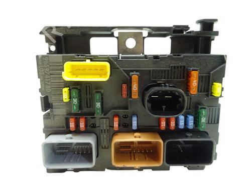 Used Fuse box Fuse box 38296919 38296919