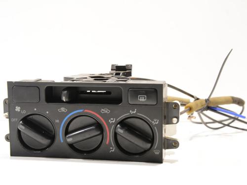 Used Climate control TOYOTA LAND CRUISER 90 (_J9_) 3.0 TD (KZJ90_, KZJ95_, KZJ90R, KZJ95R, KZJ90W, KZJ95W) (125 hp) 31658497