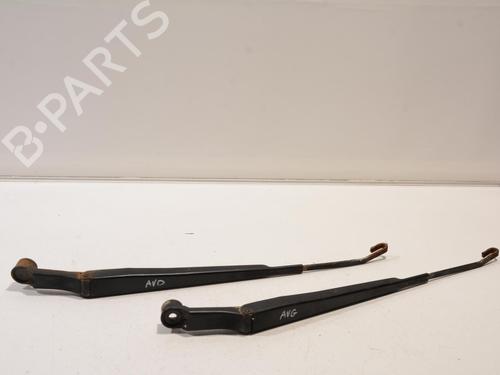 Used Front windshield wiper arm TOYOTA LAND CRUISER 90 (_J9_) 3.0 TD (KZJ90_, KZJ95_, KZJ90R, KZJ95R, KZJ90W, KZJ95W) (125 hp) 31658507