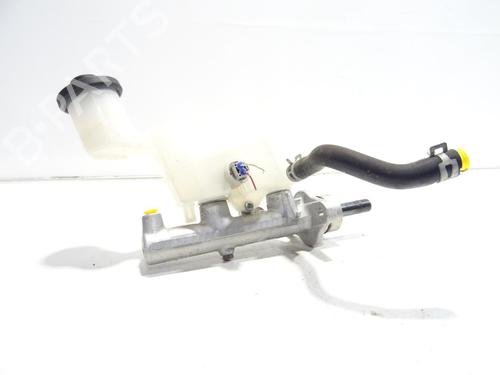 Maître-cylindre TOYOTA RAV 4 II (_A2_) 2.0 4WD (ACA21, ACA20) (150 hp) 31858344