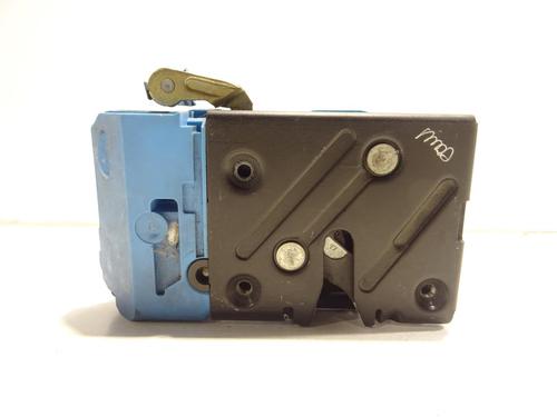 Używane Zamek drzwi przednich prawych VOLVO XC90 I (275) D5 AWD (163 hp) 29967715