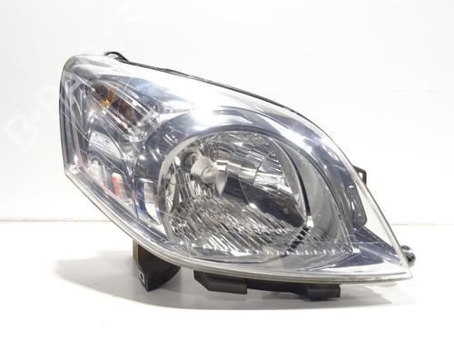 Used Right headlight FIAT FIORINO Box Body/MPV (225_) 1.4 Natural Power (225BXC1A, 225AXC1A) (78 hp) 28218364