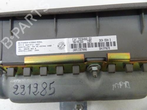 Used Passenger airbag Passenger airbag FIAT PANDA (169_) 1.2 4x4 (169.AXB2A) (60 hp) 20043083 20043083