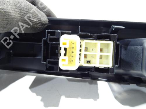 Used Right front window switch Right front window switch TOYOTA YARIS (_P13_) 1.5 Hybrid (NHP130_, NHP130) (101 hp) 23787086 23787086