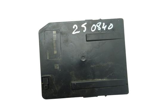 Used Fuse box Fuse box 39384177 39384177