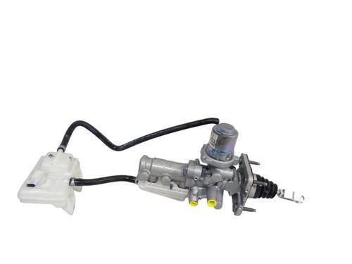 brake-master-cylinder-nissan-nv200-van-2010-39517866 main image