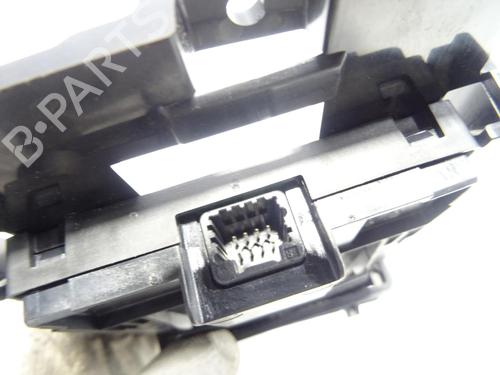 Used Card reader Card reader RENAULT LAGUNA III Grandtour (KT0/1) 2.0 dCi (KT01, KT08, KT09, KT0K, KT12, KT1D, KT1W) (150 hp) 28357727 28357727