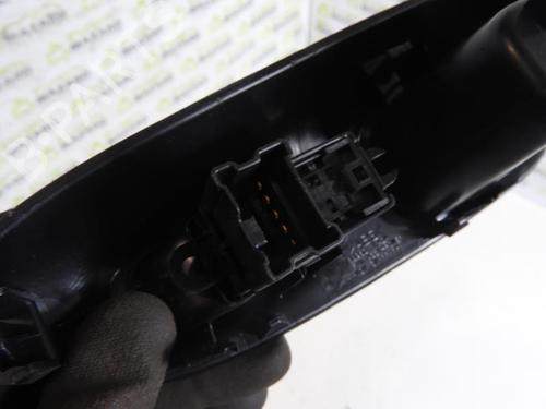 Used Right rear window switch Right rear window switch NISSAN JUKE (F15) 1.5 dCi (110 hp) 20043781 20043781