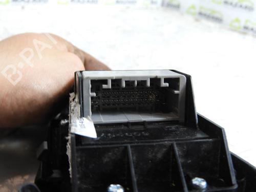 right-front-window-switch-honda-civic-x-hatchback-fc_-fk_-35760tear01-2016-21967140 main image