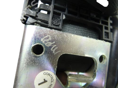 front-right-seatbelt-renault-megane-iii-hatchback-bz01_-b3_-2008-36861252 main image