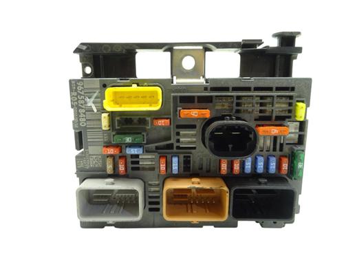 Used Fuse box Fuse box 37998168 37998168