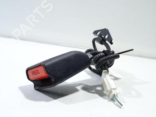 Used Seat buckle TOYOTA YARIS (_P13_) 1.3 (NSP130_, NSP130) (99 hp) 23786579