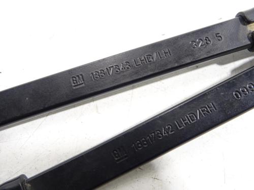 front-windshield-wiper-arm-opel-astra-j-gtc-2011-2012-2013-2014-2015-2016-2017-2018-29555308 main image