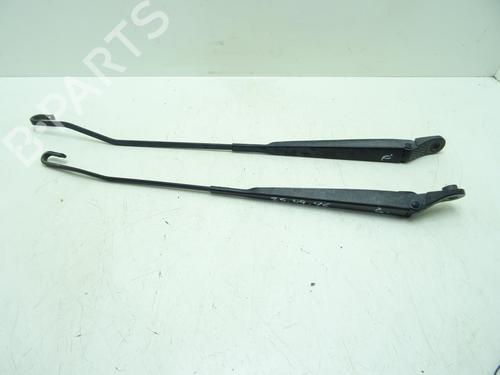 Used Front windshield wiper arm RENAULT KANGOO / GRAND KANGOO II (KW0/1_) 1.5 dCi 90 (KW05, KW08, KW0G, KW11) (90 hp) 31573905