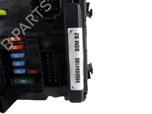 Used Fuse box Fuse box 38165081 38165081
